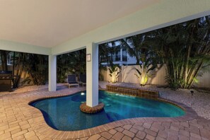 حمّام سباحة خارجي، حمّام سباحة مُدفَّأ