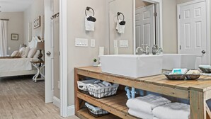 6 chambres, fer et planche à repasser, lit parapluie, Wi-Fi gratuit