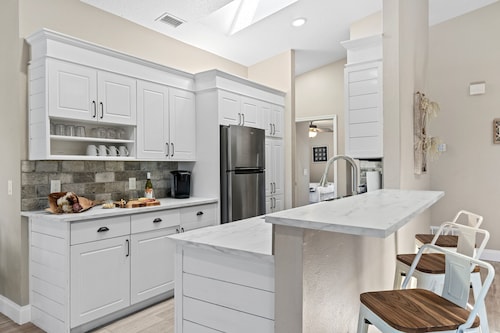 Bikini BeachHouse! Sleeps 16 w/Heated Pool+Firepit