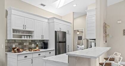 Bikini BeachHouse! Sleeps 16 w/Heated Pool+Firepit