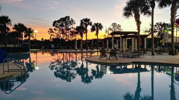 A heated pool - WINDSOR HILLS STAR WARS poolside condo FREE Parking Pool Water park  2 mi to WDW (Kissimmee)