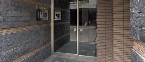 Majoituspaikan sisäänkäynti