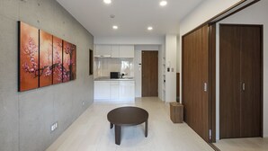 A modern kitchen with white cabinets and a black countertop. - HOTEL Ciel Hills (Tokyo)