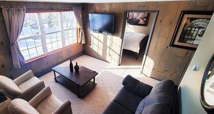 Cozy & Clean Loft Near Lake Michigan – Ideal for Work & Play!