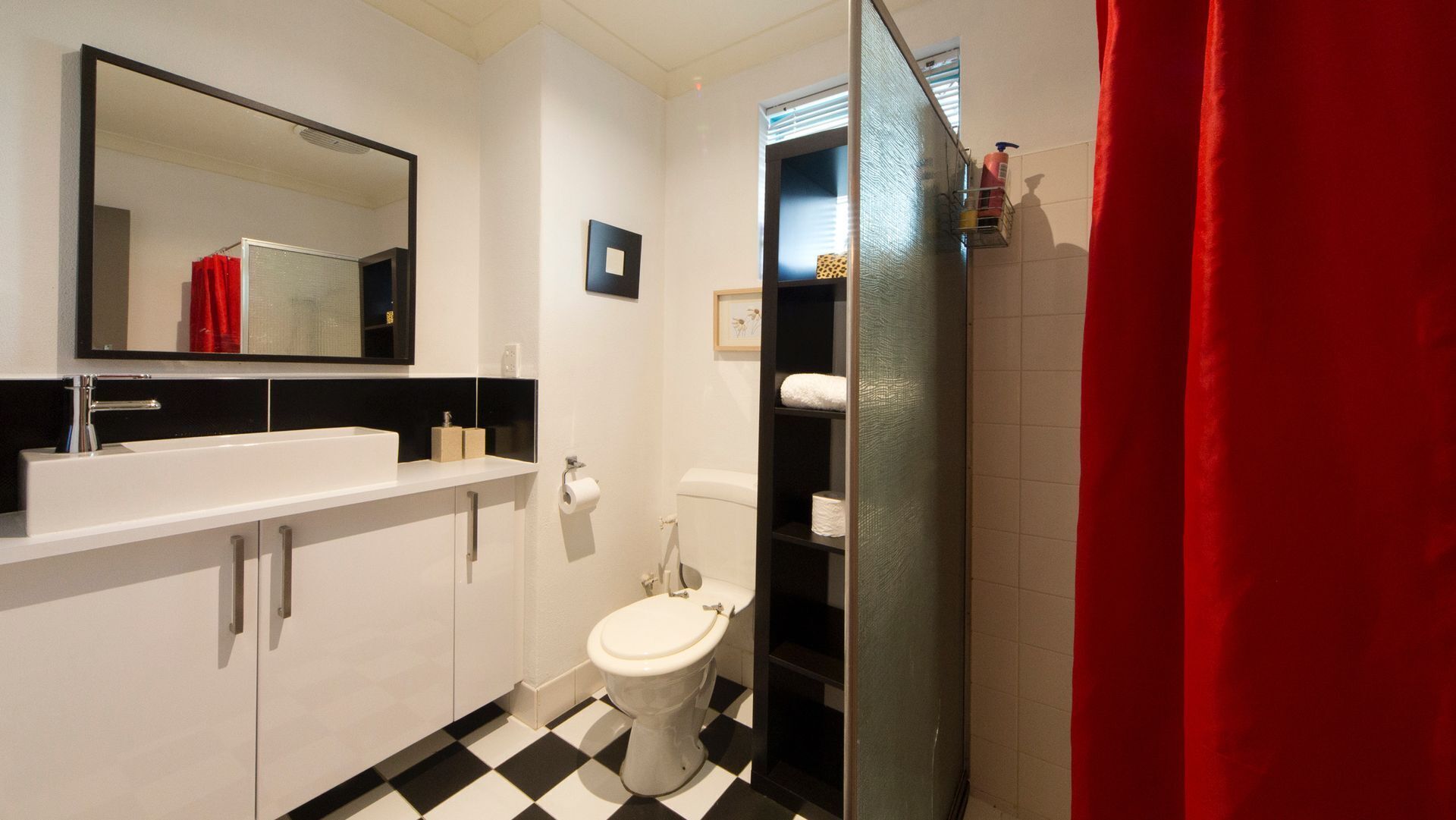 Garden Apartment @ Scarborough Beach - FREE Parking & WiFi — image 8