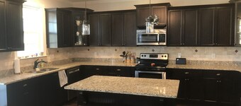 Well maintained, comfortable home accessible to masters, near Champions Retreat