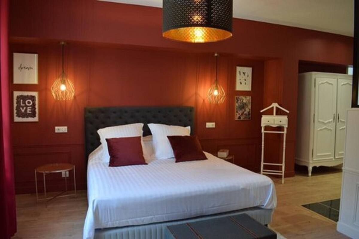 Double Room (Apollinaire) | Desk, soundproofing, iron/ironing board, WiFi (free)