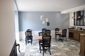 Free daily continental breakfast  - Le Domaine Des Sources (Saint-Martin-d'Ablois)