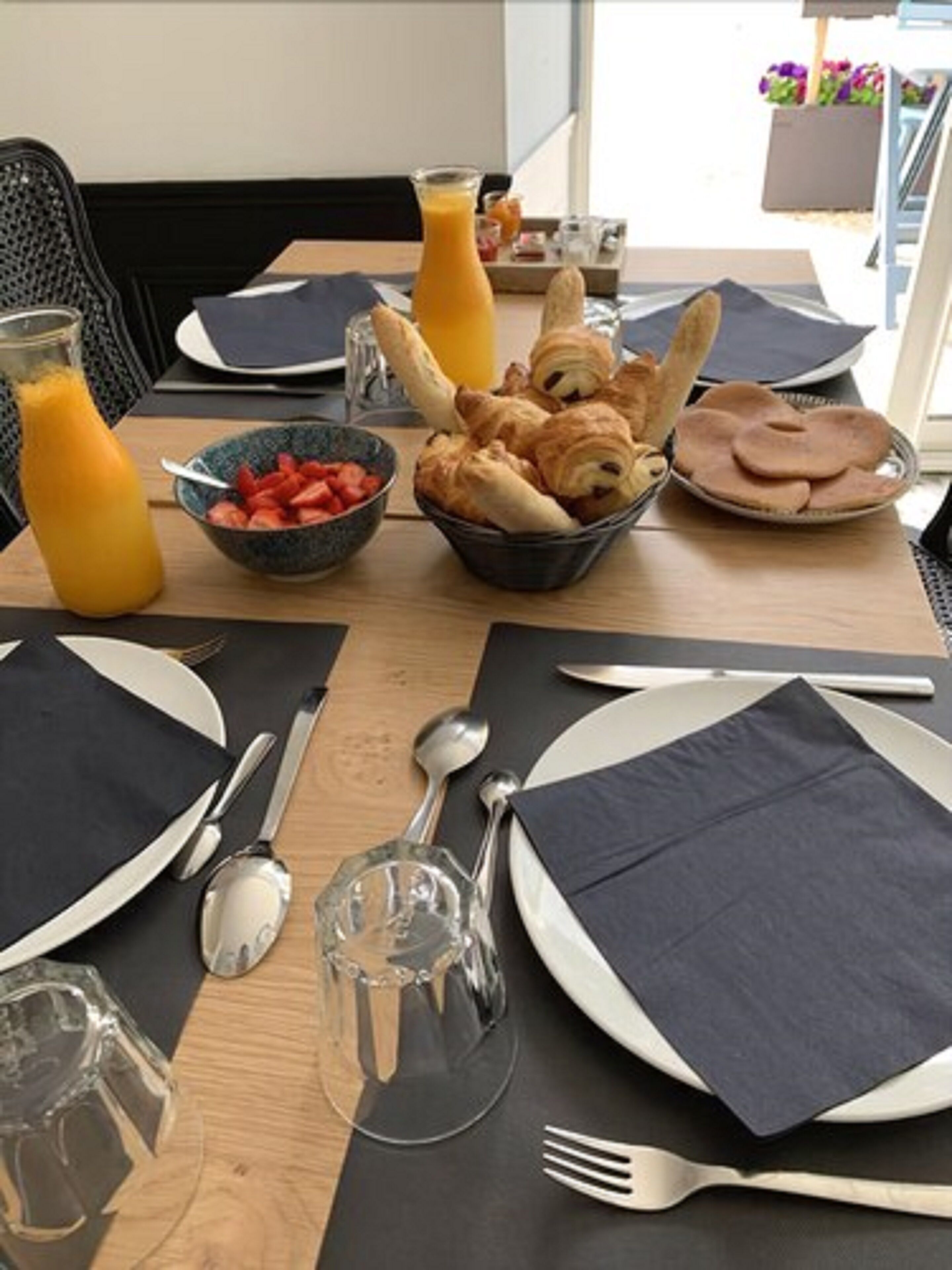 Free daily continental breakfast 