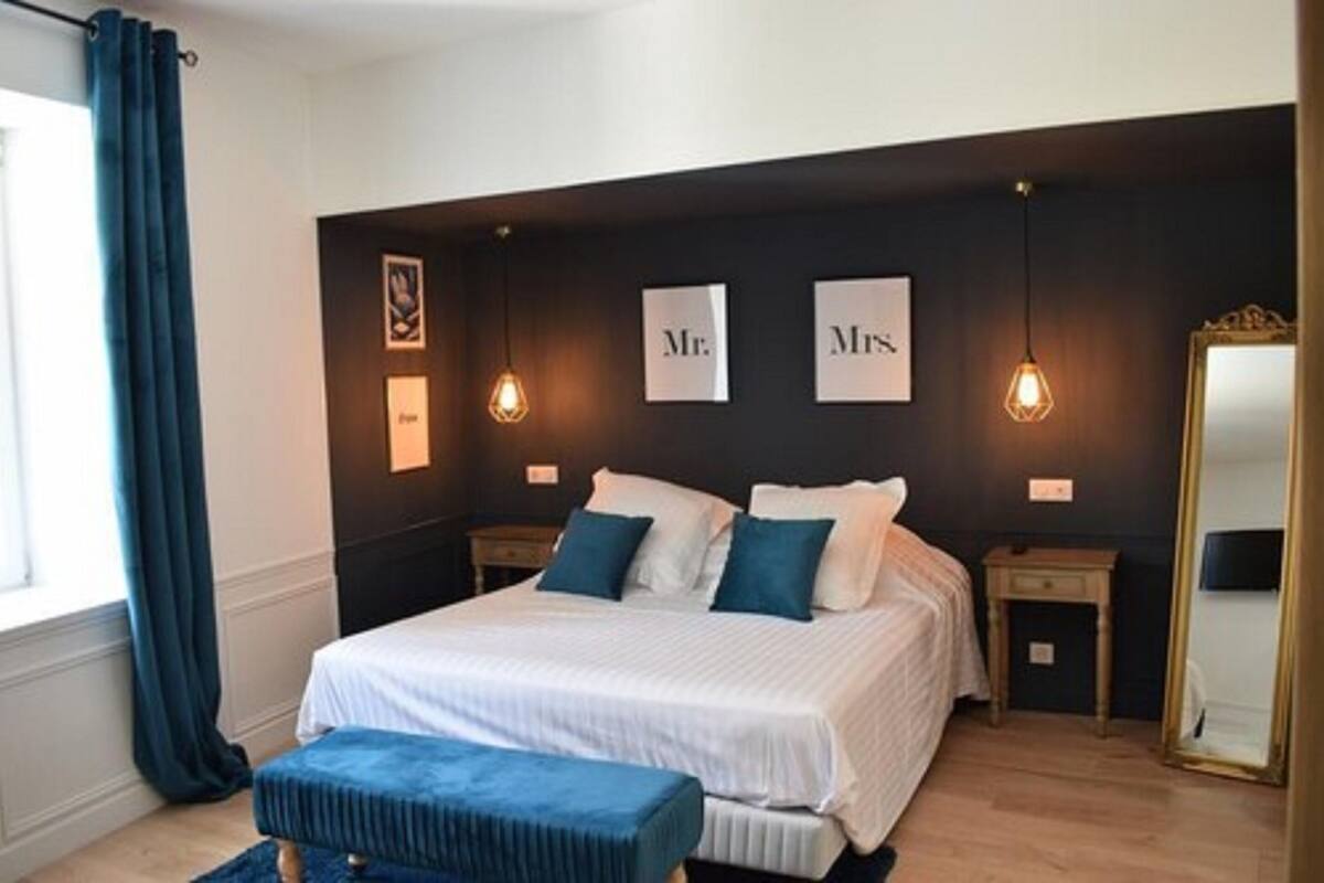 Double Room (Saint-Exupery) | Desk, soundproofing, iron/ironing board, WiFi (free)