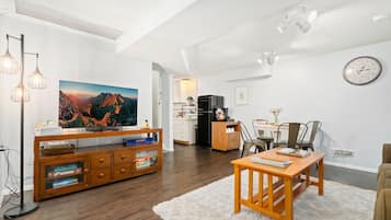 تلفزيون ذكي، برامج وأفلام نتفليكس، كُتُب، خدمات بث