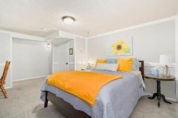 2 bedrooms, desk, iron/ironing board, travel crib