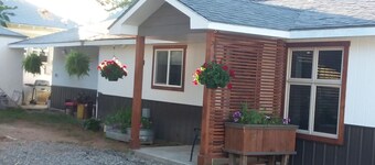 Conveniently Located close to downtown.  No stairs to climb.