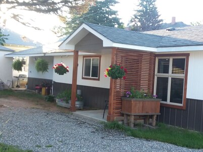 Conveniently Located close to downtown. No stairs to climb.