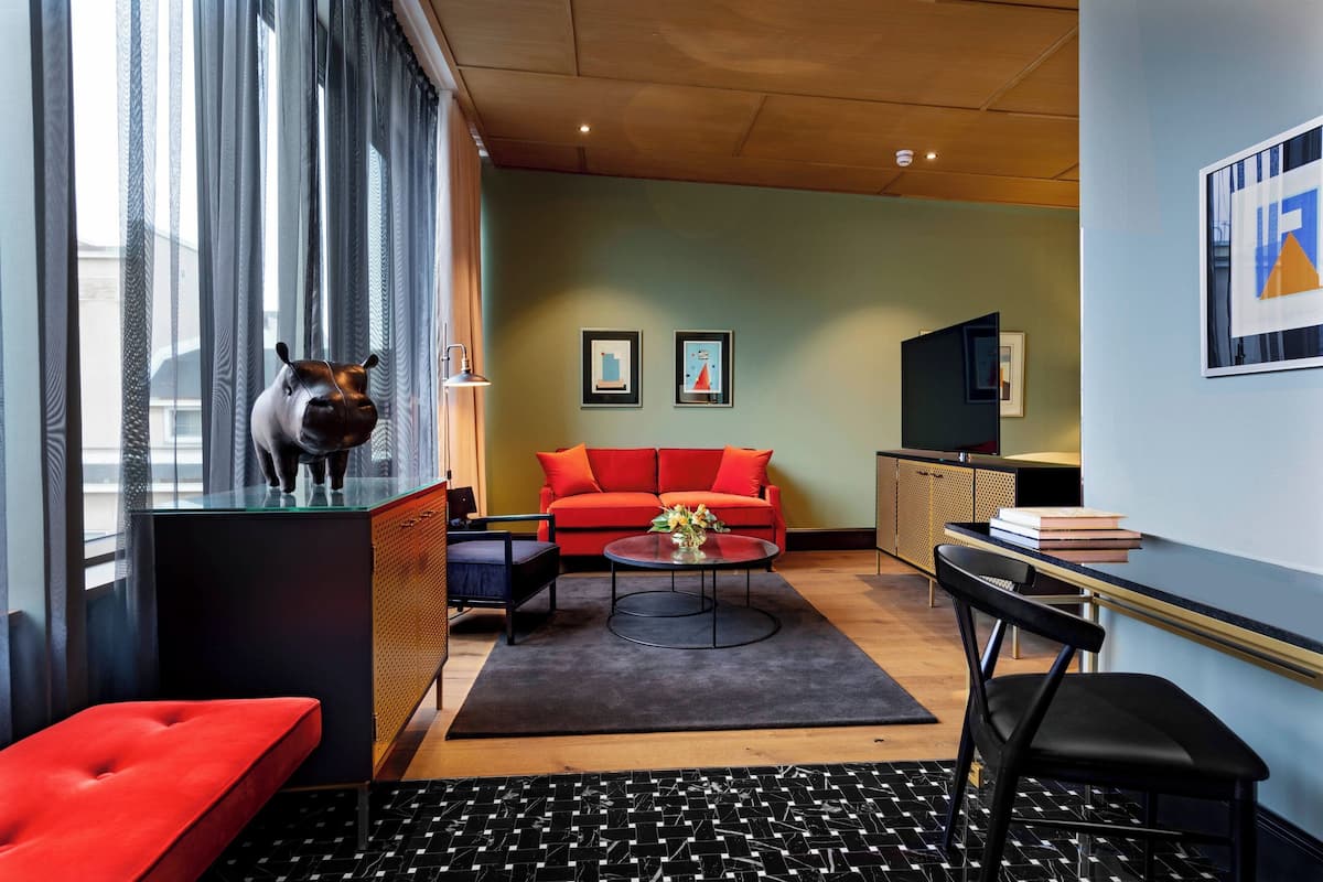 Junior Suite, 1 Bedroom, Non Smoking | Minibar, in-room safe, desk, laptop workspace
