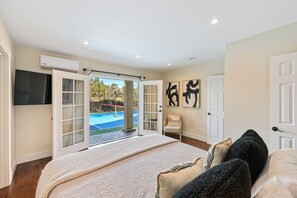 4 habitaciones, tabla de planchar con plancha, wifi y ropa de cama 