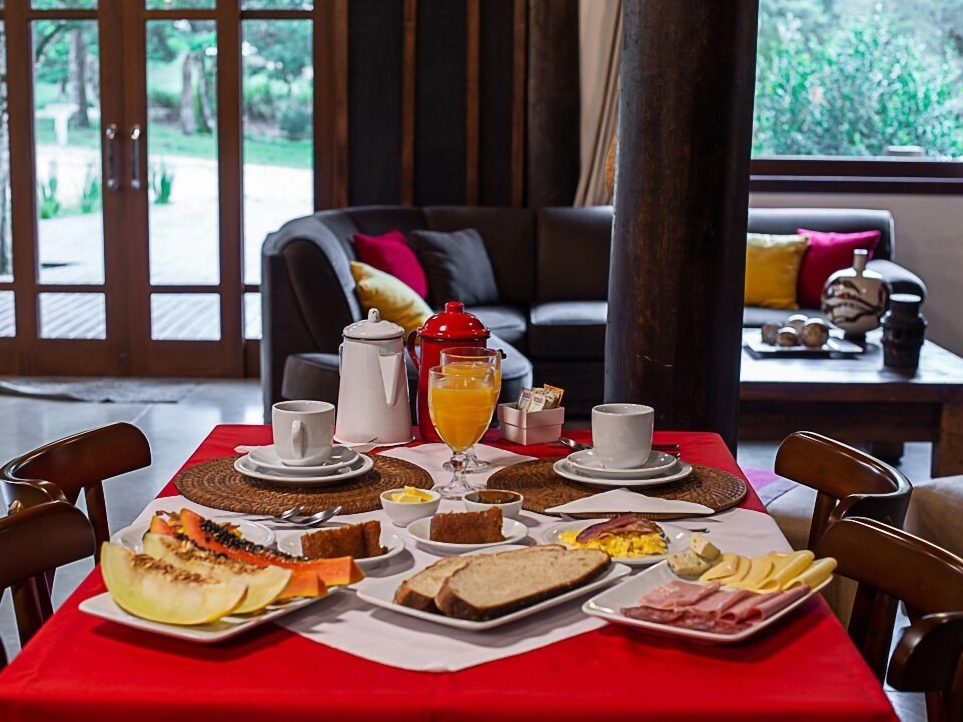 Café da manhã com buffet grátis todos os dias