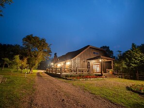 Façade de l’hébergement - soirée/nuit