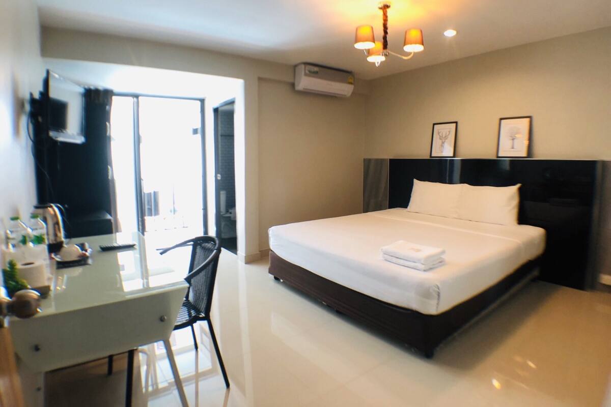 Chambre supérieure double, vue sur la ville | Accès au Wi-Fi (inclus), literie fournie