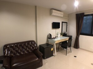 Superior Double Room, City View | Free WiFi, bed sheets - Sumalee Residence (Pattaya)