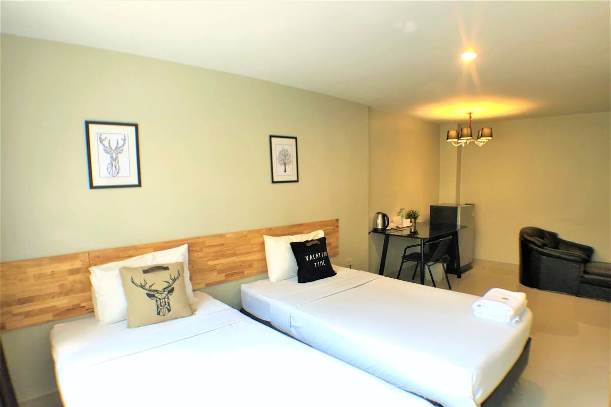 Chambre supérieure avec lits jumeaux, 2 lits jumeaux | Accès au Wi-Fi (inclus), literie fournie