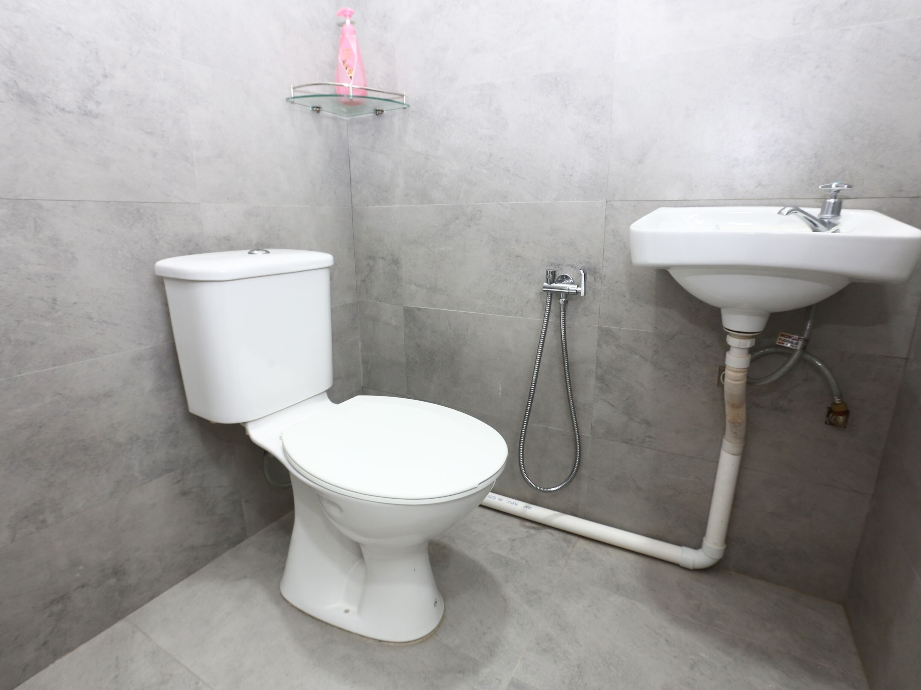 family suite | bathroom | shower, free toiletries, towels