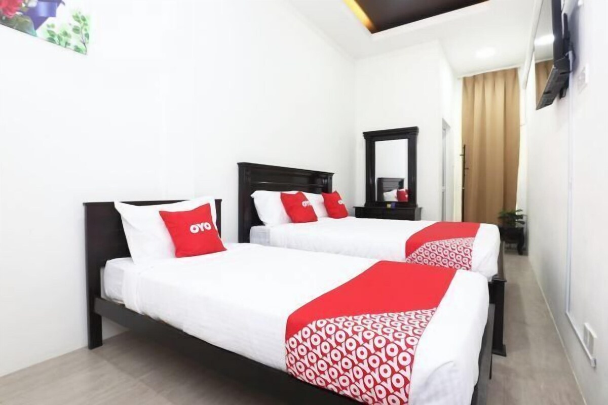 Desk, free WiFi, bed sheets