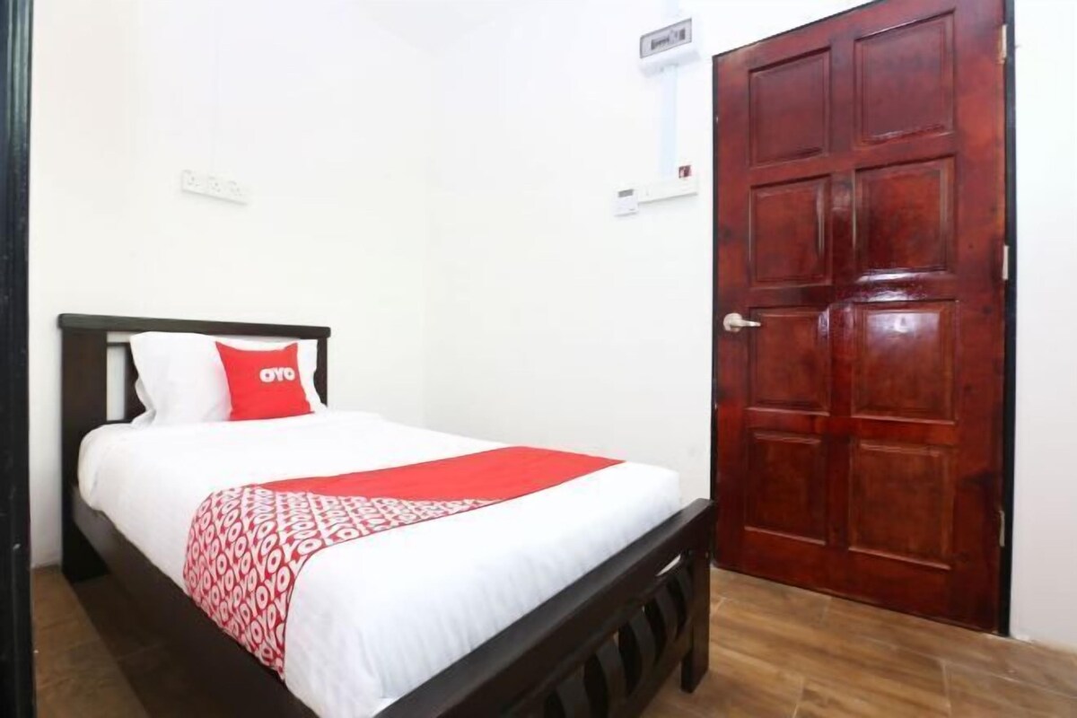 Desk, free WiFi, bed sheets