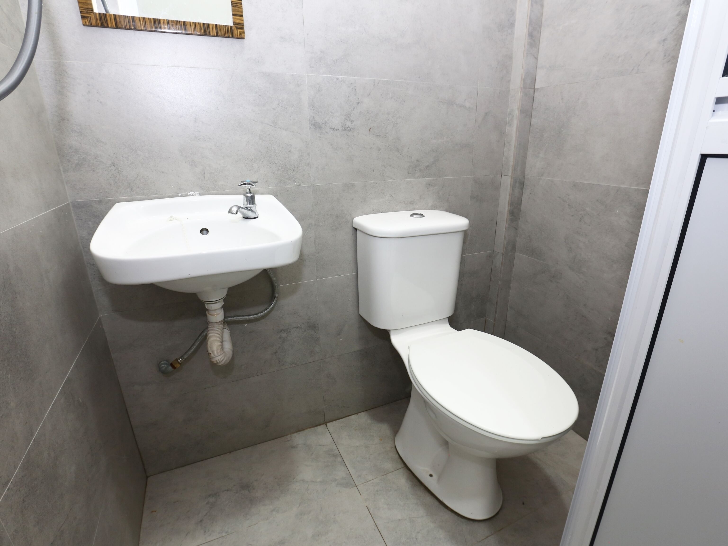 deluxe triple room | bathroom | shower, free toiletries, towels