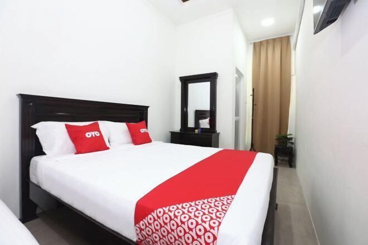Desk, free WiFi, bed sheets
