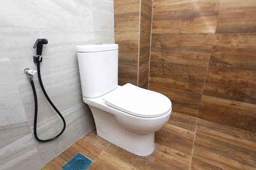 Habitación individual estándar | Baño | Ducha, artículos de higiene personal gratuitos y toallas