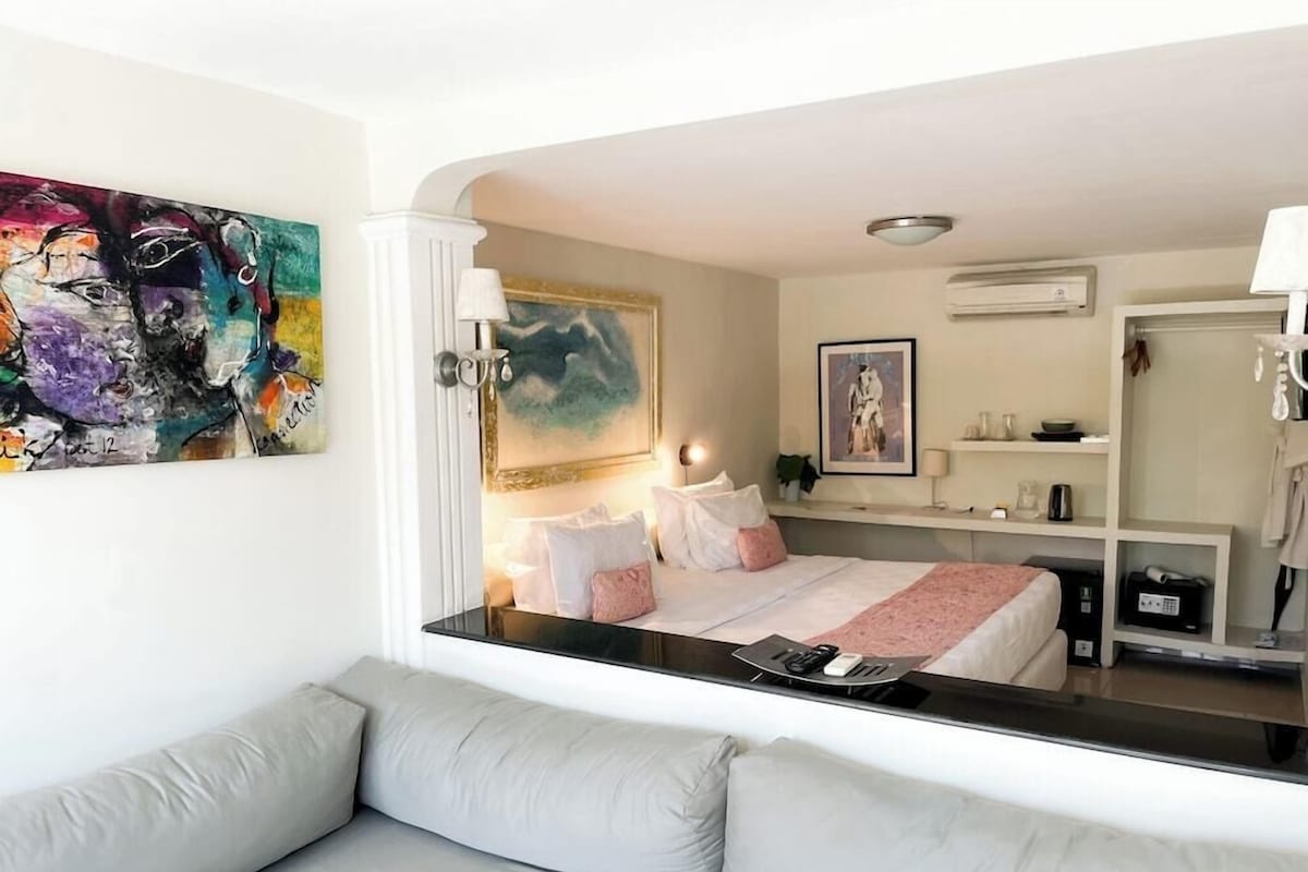 Caja fuerte, cunas gratuitas, wifi gratis y ropa de cama