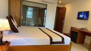 Panoramic Suite | Minibar, in-room safe, desk, laptop workspace - HAPPY BEACH (Nha Trang)