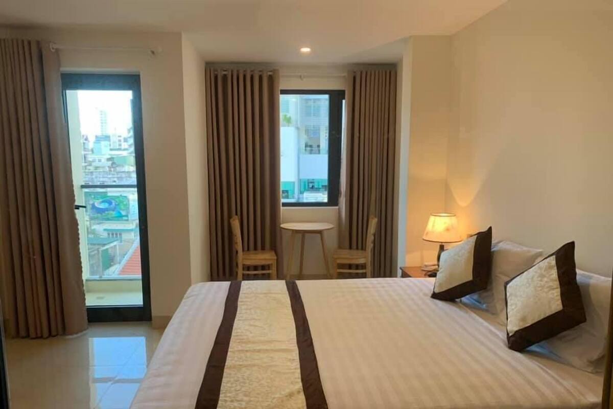 Panoramic Suite | Minibar, in-room safe, desk, laptop workspace