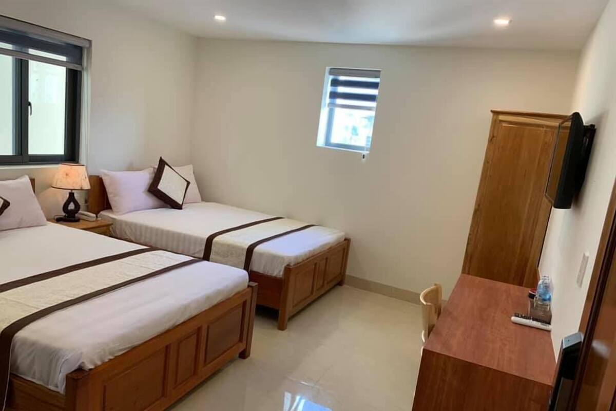 Basic Double or Twin Room | Minibar, in-room safe, desk, laptop workspace
