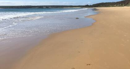 Silver Waters -Large Family Home to Retreat, Unwind and Relax - Close to Beaches