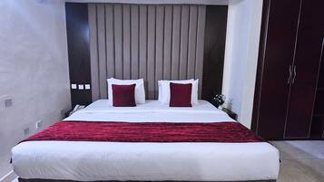 In-room safe, desk, laptop workspace, iron/ironing board