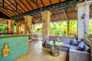 Lobby-Lounge