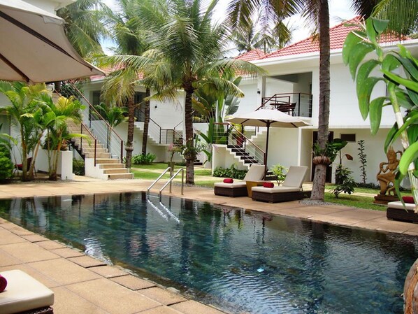 Outdoor pool - Deluxe Double with private balcony - Free breakfast (Sangkat Sala Kamreuk)