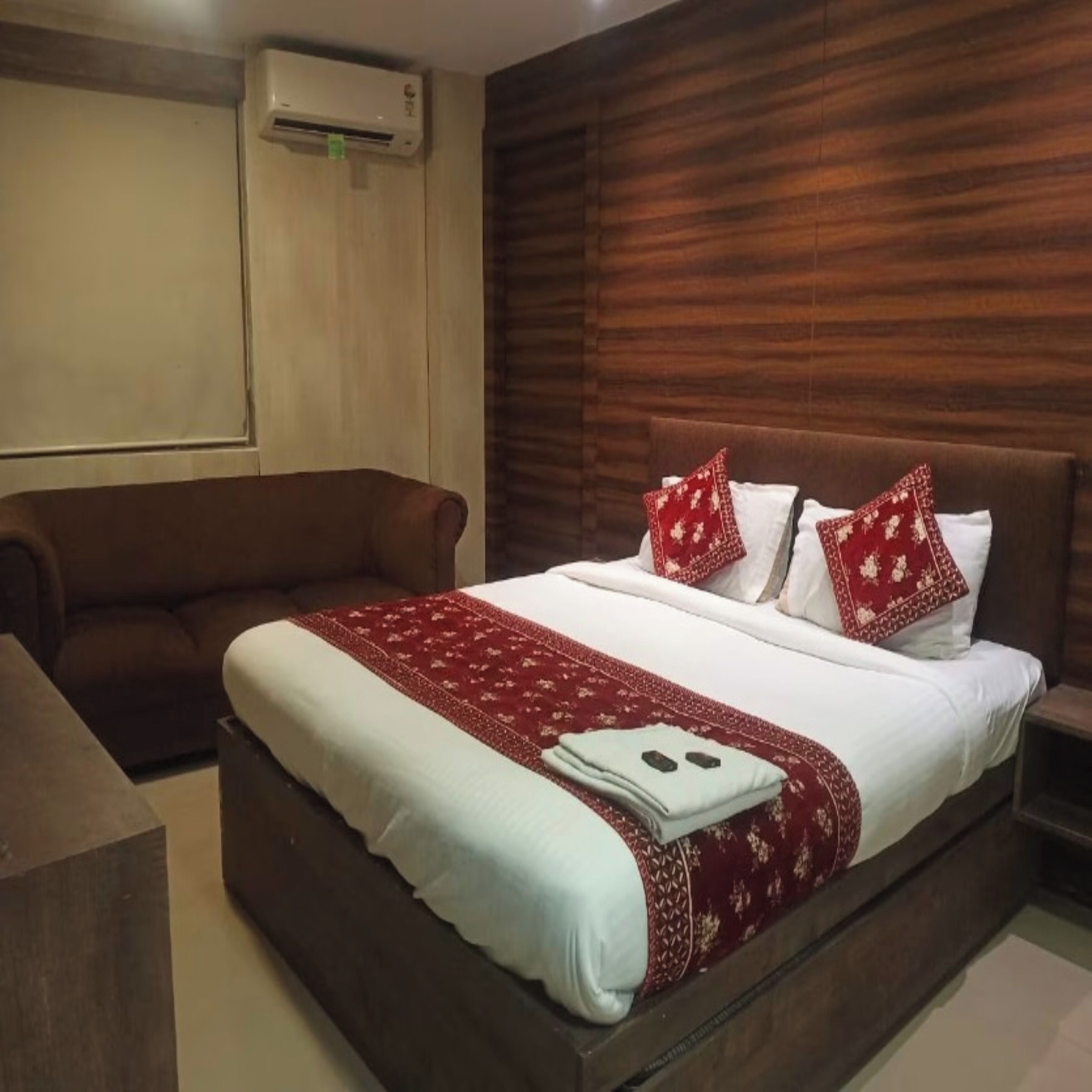 Foto - Hotel New Sky Palace Residency- Near International Airport Andheri East