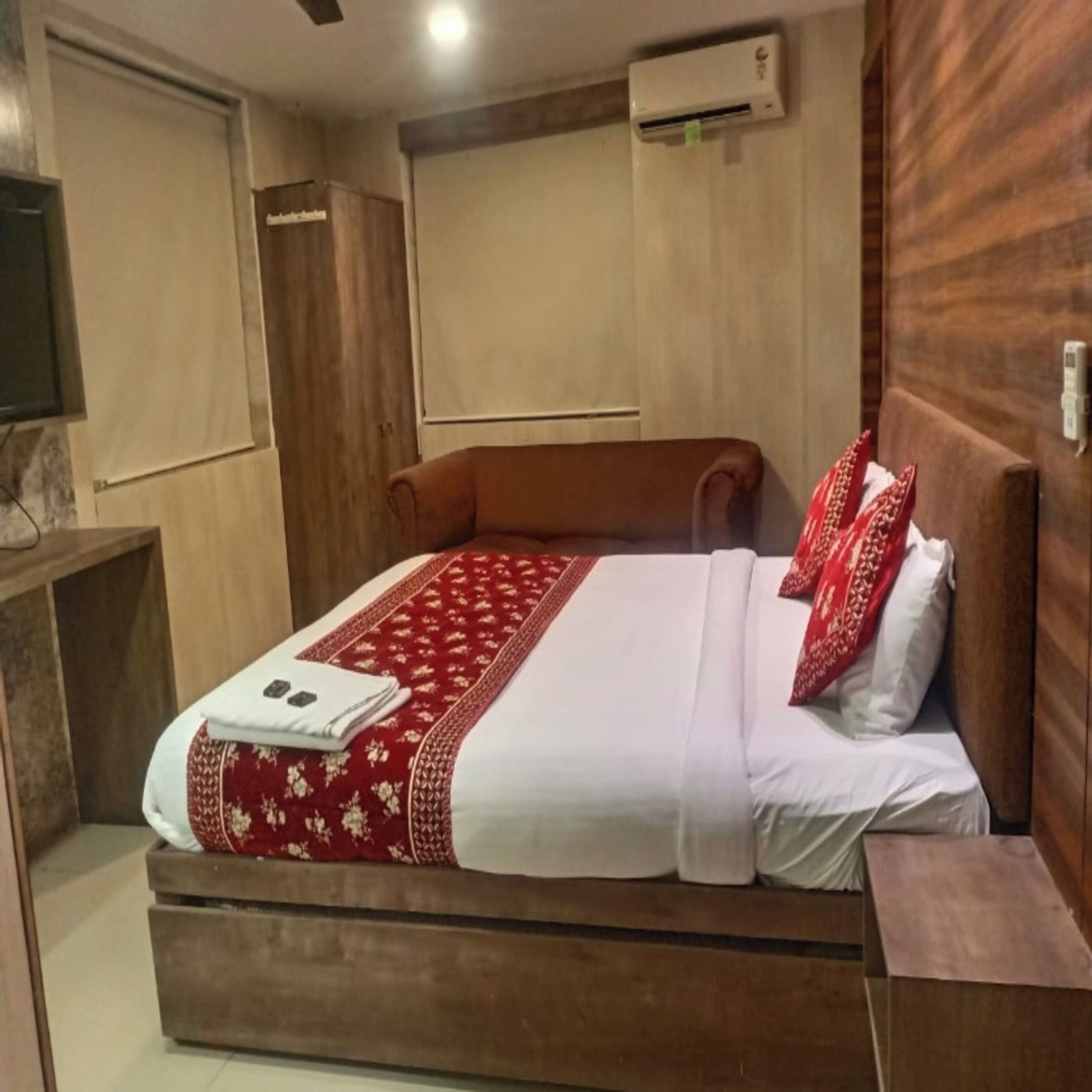 Foto - Hotel New Sky Palace Residency- Near International Airport Andheri East