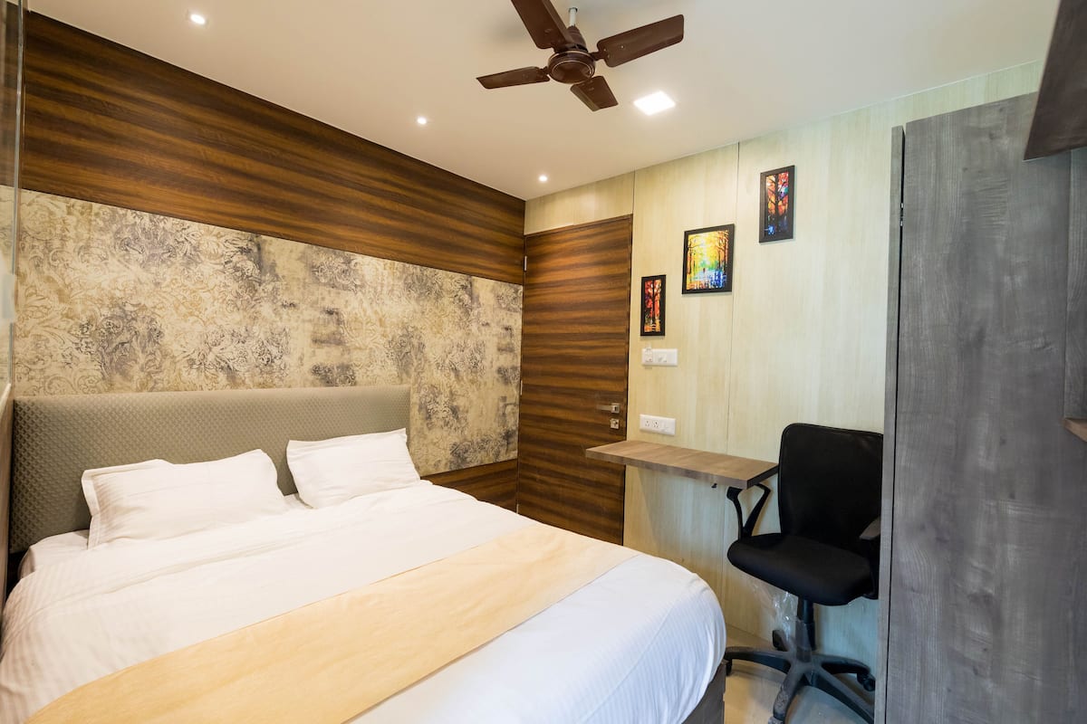 Deluxe Double Room | Desk, laptop workspace, free WiFi, bed sheets