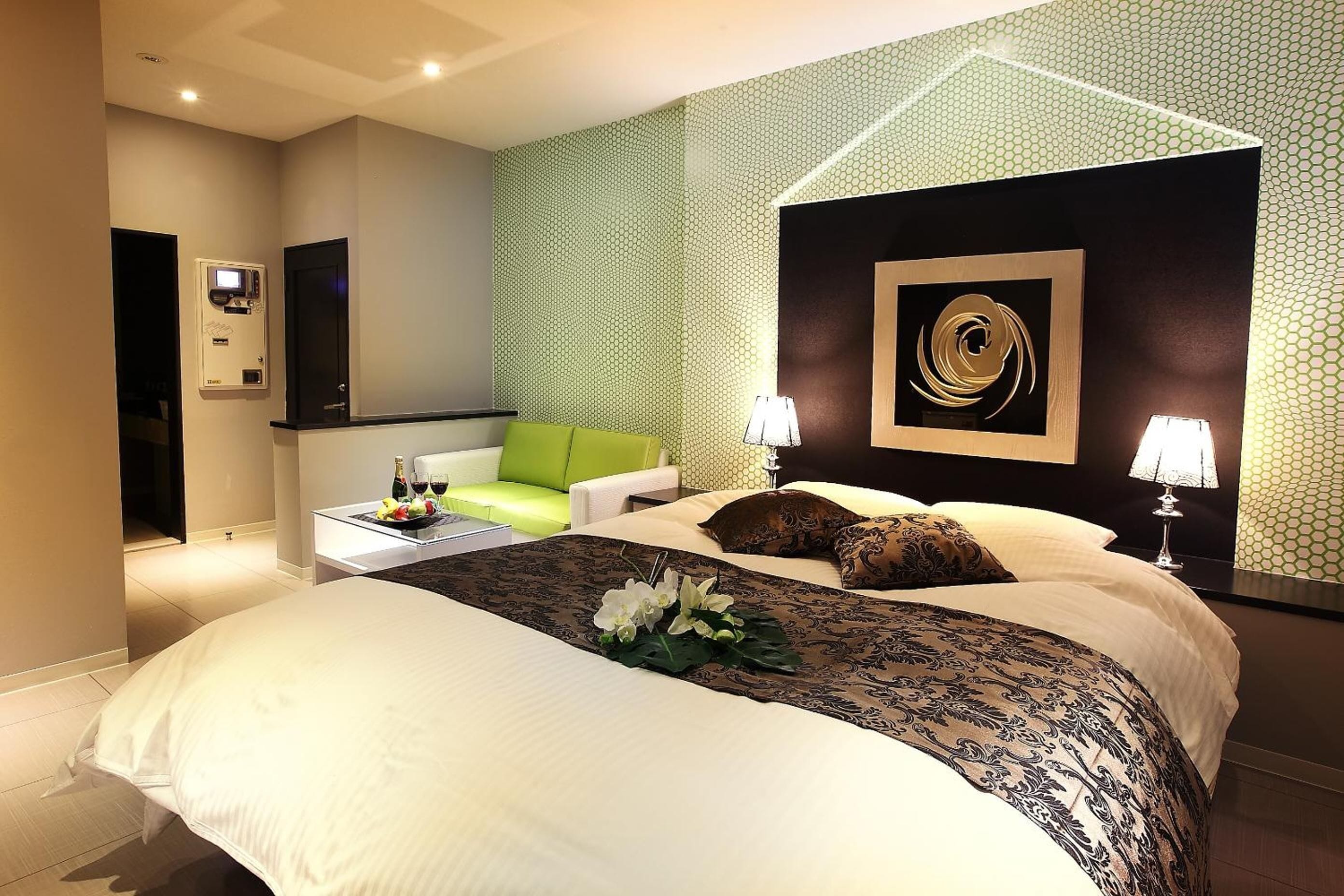 客室ごとに異なる装飾、客室ごとに異なるインテリア、遮光カーテン、防音設備