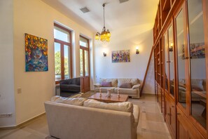 Design Apartment | Living area | Flat-screen TV, Netflix, streaming services - Art apartment in Mamila (Jerusalem)