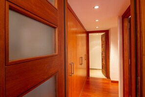 Hallway - Art apartment in Mamila (Jerusalem)