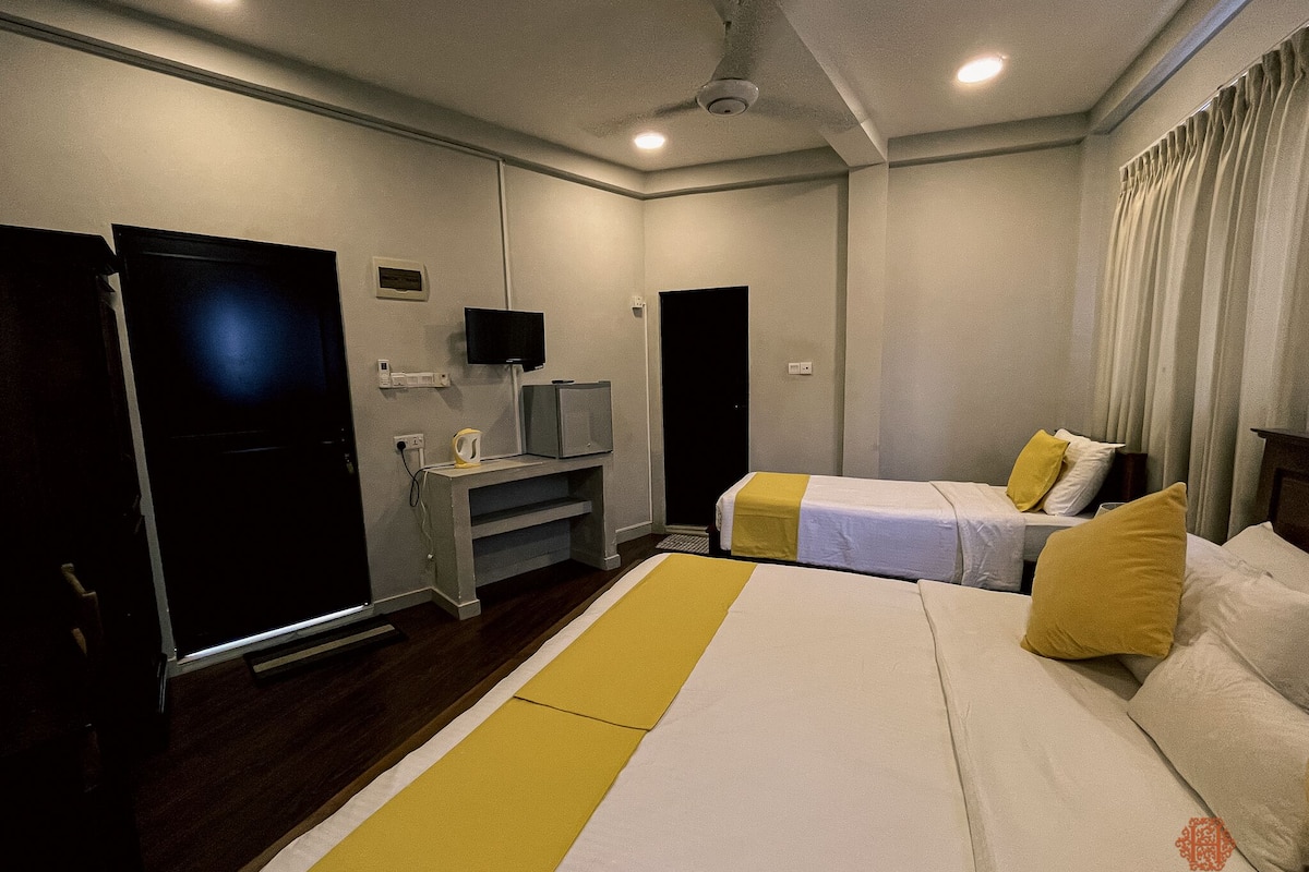 Deluxe Triple Room, Refrigerator | 1 bedroom, individually decorated, free WiFi