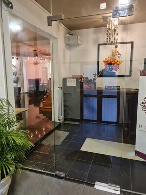 Reception - Haggai - Tourist Bangalow (Colombo)