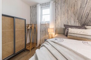 Unclassified image, 2 of 14, button - Message in a bottle, Germany (Zingst)