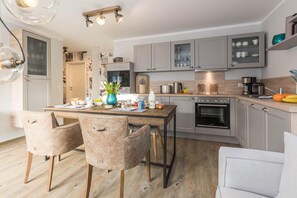 Unclassified image, 2 of 14, button - Message in a bottle, Germany (Zingst)