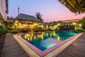Outdoor pool - Deluxe Double Room - Free pick up (Kok chock commune)